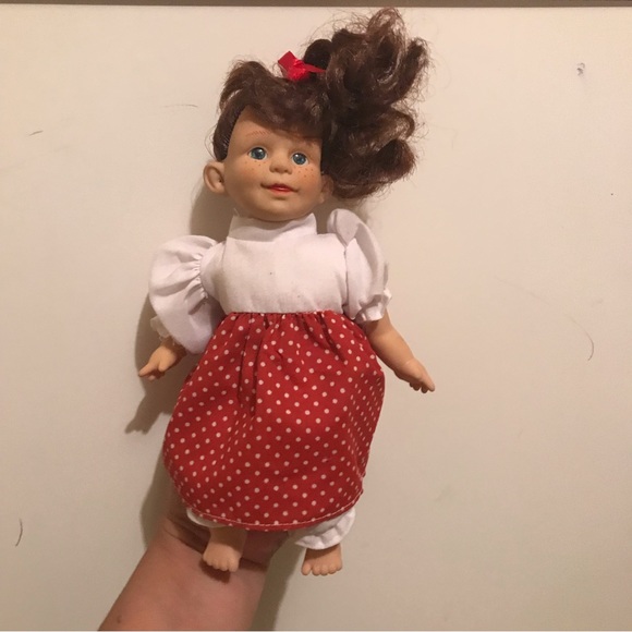 1990S WAY OUT TOYS DOLL 9” FRECKLES POUT BRUNETTE PONYTAIL EXPRESSIONS DOLL - Picture 7 of 12